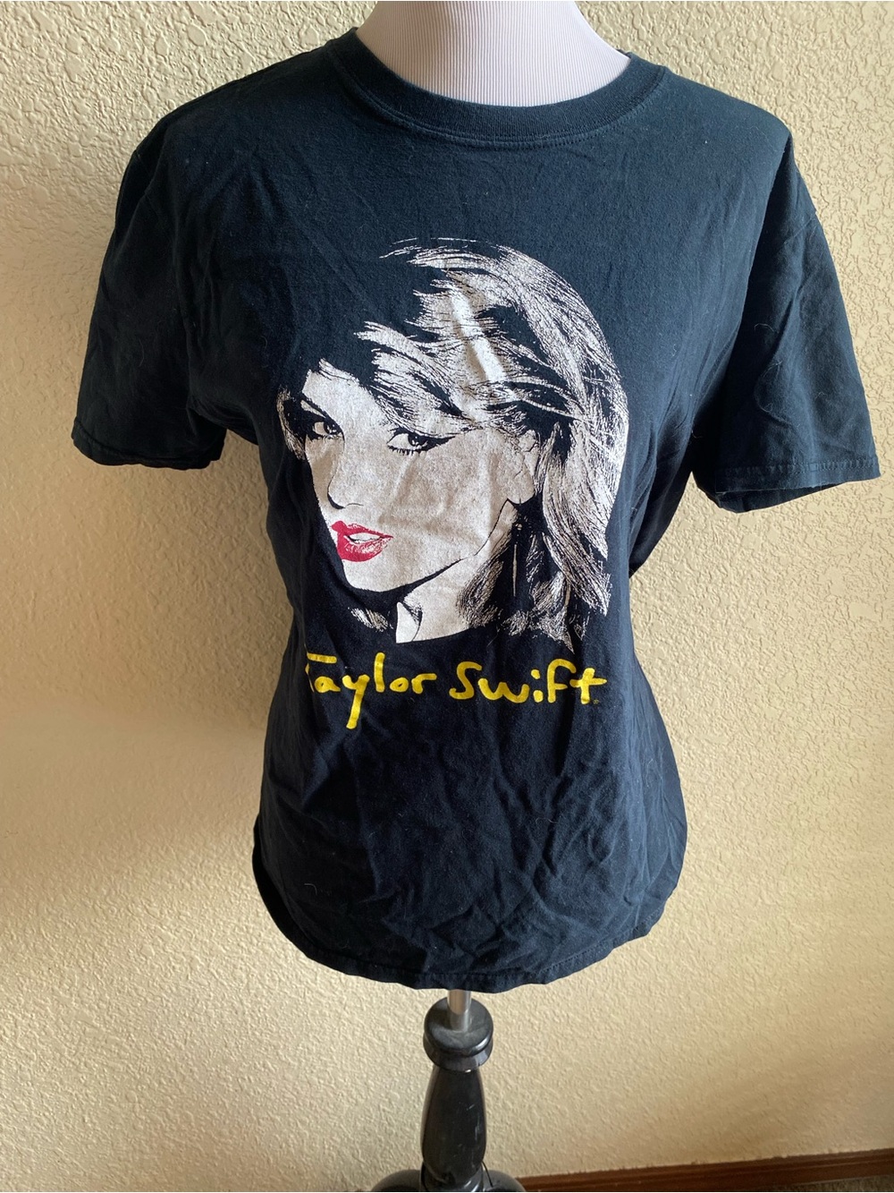 Taylor Swift Official 1989 Concert Tee Crew Neck Band Shirt Short Sleeve Black